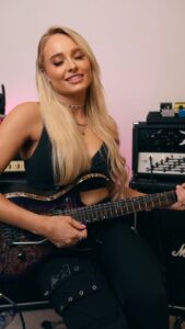 Sophie Lloyd Instagram - Metal Monday 🎶 How many of you guys saw my Enter Sandman shred?? It was my first time using a wah pedal for a shred and I absolutely loved it!! 🤘🏼 Stay tuned for a new Shred coming Wednesday on my YouTube page!!! 🎶 Enter Sandman - @metallica #metallica #entersandman #guitarsolo #entersandmansolo #jameshetfield #guitarist #femaleguitarist #guitaristsofinstagram #wahpedal #rockmusic #metalmusic