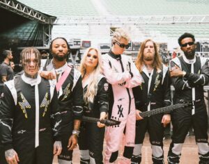 Sophie Lloyd Instagram - Your favourite F1 racing team 🏆🇧🇷

📷 @samcahill 

#saopaulo #brazil #f1 #formula1 #grandprix #mgk #guitar #guitaristsofinstagram #guitarist #machinegunkelly #kieselguitars #motorsport