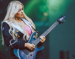 Sophie Lloyd Instagram - Your favourite F1 racing team 🏆🇧🇷

📷 @samcahill 

#saopaulo #brazil #f1 #formula1 #grandprix #mgk #guitar #guitaristsofinstagram #guitarist #machinegunkelly #kieselguitars #motorsport