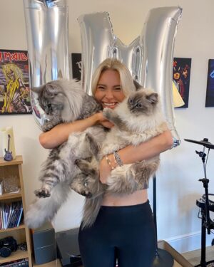 Sophie Lloyd Instagram - So over the weekend I reached 1 MILLION YouTube subscribers!! This has been something I’ve wanted to achieve for so long, I still remember posting my first ever video thinking ‘if 20 people see this I’ll be happy’ and now here I am 🥹 
 
I try not to put to much value in numbers as that can make you go crazy, but this is just such a special moment for me I wanted to share it with you guys. Thankyou so much to everyone that’s subscribed over the years, and everyone that’s ever liked, commented, shared or viewed my videos on YouTube, even the haters!! ❤️

I also just want to say a massive Thankyou to @painter_1989 who is the man behind the scenes, helping film, edit and produce all my videos, I could never have done it without you. It might be my name, but it’s our channel 💕

Also thanks to @didsbakes for the amazing cake!! 

#youtube #1million #celebrate #guitar #guitarist #guitaristofinstagram #cake #milestone