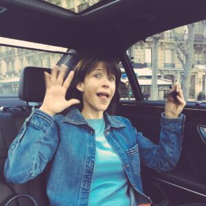 Sophie Marceau Instagram - En route pour @disneylandparis avec l'association #ArcEnCiel ! 🌈