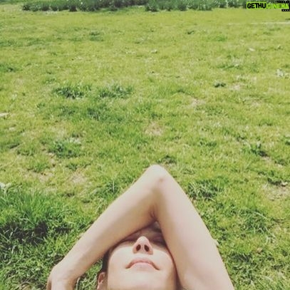 Sophie Marceau Instagram - Central Park !! The coolest place on earth !! Pas de crottes de chiens contrairement aux parcs parisiens😬 #earthday #journeedelaterre