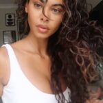 Sophie Piper Instagram - Curly hair for the win 🤎 Extensions by the best of the best @inanchlondon 💫