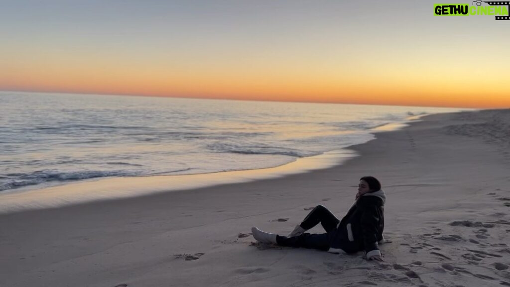 Sophie Skelton Instagram - Saturday night and a sunset
