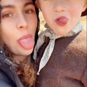 Sophie Skelton Instagram - Warning ⚠️: cuteness overload.
I’ll make DOPs out of you yet, @twins_then_twins 🫶🏼
( Here’s looking at you, @reshmago )