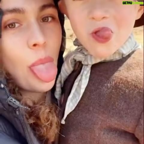 Sophie Skelton Instagram - Warning ⚠️: cuteness overload. I’ll make DOPs out of you yet, @twins_then_twins 🫶🏼 ( Here’s looking at you, @reshmago )