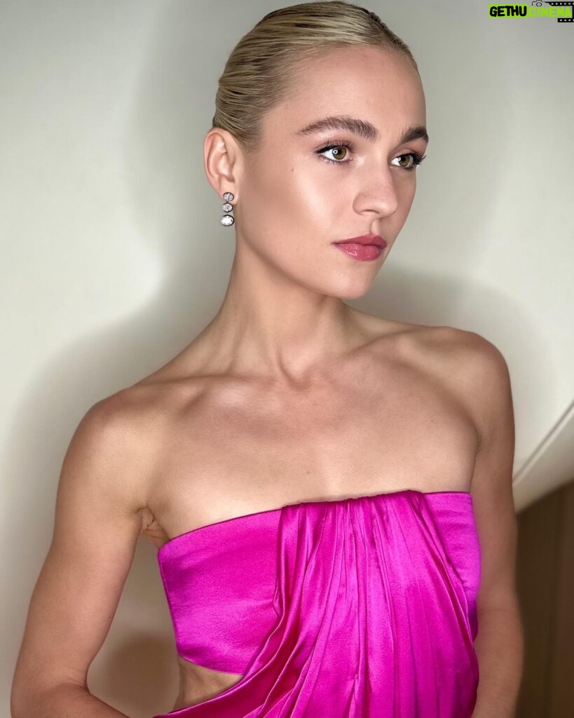 Sophie Skelton Instagram - Took my Barbie era for a spin 💖
