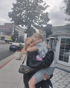 Sophie Skelton Instagram - My little angels in the City of Angels 🥹🤍💫 x