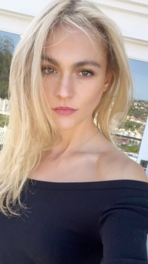 Sophie Skelton Instagram - I did a thing 💇🏼‍♀️