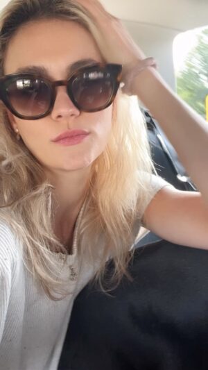 Sophie Skelton Instagram - Taxi for one, for three