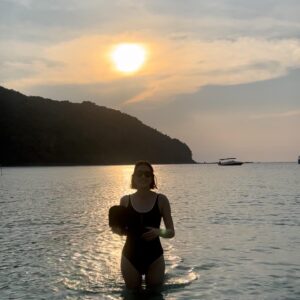 Sopitnapa Chumpanee Instagram - TESORO 💋❤️🛥️

Chase the Sunset with those who cherish your presence, for in their company, every moment becomes a treasure 👩🏻

#khunsopidlovessunset 
May 3, 2024

#pattaya #beach #thailand #saxdor 
Photo by Biathai ❤️‍🔥
