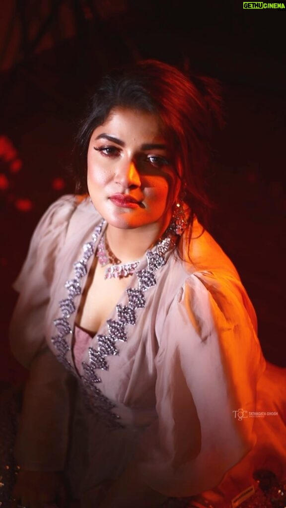 Srabanti Chatterjee Instagram - The spellbinding @srabanti.smile Styled by @sandip_jaiswal Makeup and Hair done by @meghna_make_up_artist Wardrobe @rangoliindia Jewllry @illuminate_shine_everyday @adiitiboseofficial27 ❤️ @surjaphotography Camera Canon R5 Lens Canon 70-200. 2.8 #VibeWithCanon #CANwithCanon #CapturedOnCanon #DoGreatWithCanon #EOSInfluencer #canonindia_official #TathagataGhoshPhotography