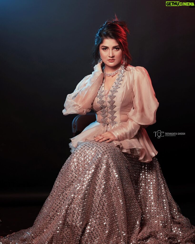 Srabanti Chatterjee Instagram - The spellbinding @srabanti.smile Styled by @sandip_jaiswal Makeup and Hair done by @meghna_make_up_artist Wardrobe @rangoliindia Jewllry @illuminate_shine_everyday @adiitiboseofficial27 ❤️ @surjaphotography Camera Canon R5 Lens Canon 70-200. 2.8 #VibeWithCanon #CANwithCanon #CapturedOnCanon #DoGreatWithCanon #EOSInfluencer #canonindia_official #TathagataGhoshPhotography