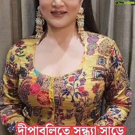 Srabanti Chatterjee Instagram - #srabantichatterjee শ্রাবন্তীর সঙ্গে দীপাবলি উদযাপন! #diwali #bengaliactress #bengalimovie