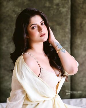 Srabanti Chatterjee Instagram - Be your own kind of beautiful 😍 

@kiara_sen111 @brushofpritam @adiitiboseofficial27 @mainak1111_makeup_artist @btwits_naaz_