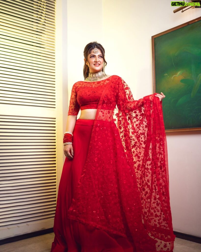 Srabanti Chatterjee Instagram - @srabanti.smile Styled by @rudra_saha_official Photo @soumya_singha_photography Makeup @brushofpritam Hair @abinashbhowmick_official Blouse and dupatta @goindrilaofficial Jewellery @xenejewellers Styling assistant @subir.love #srabanti #rudrasaha #redlehenga #tollywood