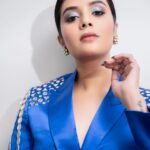 Sreemukhi Instagram - 💙✨ Styling @greeshma_krishna.k Outfit @sri_srustika_clothing Jewellery @karnikajewelshyd PC @manoj_gangula Makeup @nookesh.malla Hair @mahesh_ravulapalli #sreemukhi
