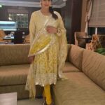 Sridevi Instagram - Love this simple and elegant outfit ✨ @abujanisandeepkhosla