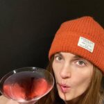 Stana Katic Instagram - Cheers to all of you & congratulations on reaching the finish line with me. 💋💋 Doing this together was the motivation I needed for #AFitterFunnerMe. In celebration, I made a cocktail… a coconut water cocktail 😉 (great for electrolytes). 🍸🥥 How did you celebrate your win? Stay strong, team! You’re amazing!! x S