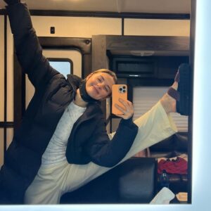 Stefanie Scott Instagram - Somehow managed to only take like 5 photos in Canada so this is all I got but, 😅Very happy to be a part of the new show @alaskadailyabc tn! At 10/9c on @abcnetwork / stream on @hulu