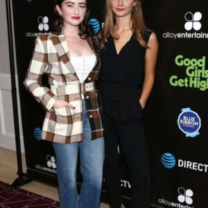 Stefanie Scott Instagram - See these good girls get high on Direct TV now and in theaters in LA/NY November 8th! #goodgirlsgethigh and hbo max !