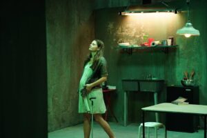 Stefanie Scott Instagram - Some bts/stills of @elisabethrohm directing one of the birth scenes in “#GirlInTheBasement”. As this movie was inspired by several true crime stories, I think it’s great that @LifetimeTV is including info on RAINN (Rape, Abuse & Incest National Network) the nation’s largest anti-sexual violence organization, and will also be debuting the doc “Beyond the Headlines: Surviving Child Abduction and Imprisonment” about two real-life cases of girls who went missing at a young age and how they work past their traumas, after the premiere. Tune in Feb 27th at 8pm/7pm central on @lifetimetv DP: @malavasidp