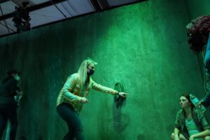 Stefanie Scott Instagram - Some bts/stills of @elisabethrohm directing one of the birth scenes in “#GirlInTheBasement”. As this movie was inspired by several true crime stories, I think it’s great that @LifetimeTV is including info on RAINN (Rape, Abuse & Incest National Network) the nation’s largest anti-sexual violence organization, and will also be debuting the doc “Beyond the Headlines: Surviving Child Abduction and Imprisonment” about two real-life cases of girls who went missing at a young age and how they work past their traumas, after the premiere. Tune in Feb 27th at 8pm/7pm central on @lifetimetv DP: @malavasidp