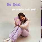 Stefany Vaz Instagram - Post de apreciação do Be Real 🌟 Tem sido uma jornada incrível até aqui, e tenho aprendido nos detalhes. O que eu mais gosto é que você também pode fazer parte dessa jornada, com sua história 🫨✨ E o Be Real ja está disponível! Você pode adquirir no link aqui na biografia do meu insta. 🗣️ Aproveita e me conta se você já tem o Be Real, e se sim, qual sua parte favorita? 💜 @editora4ventos