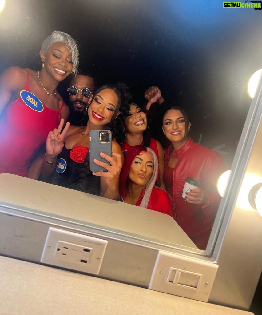 Stephanie Bell Instagram - Family Feud here we come!!! TEAM BELAIR! @familyfeudabc Makeup: @beautybyjett