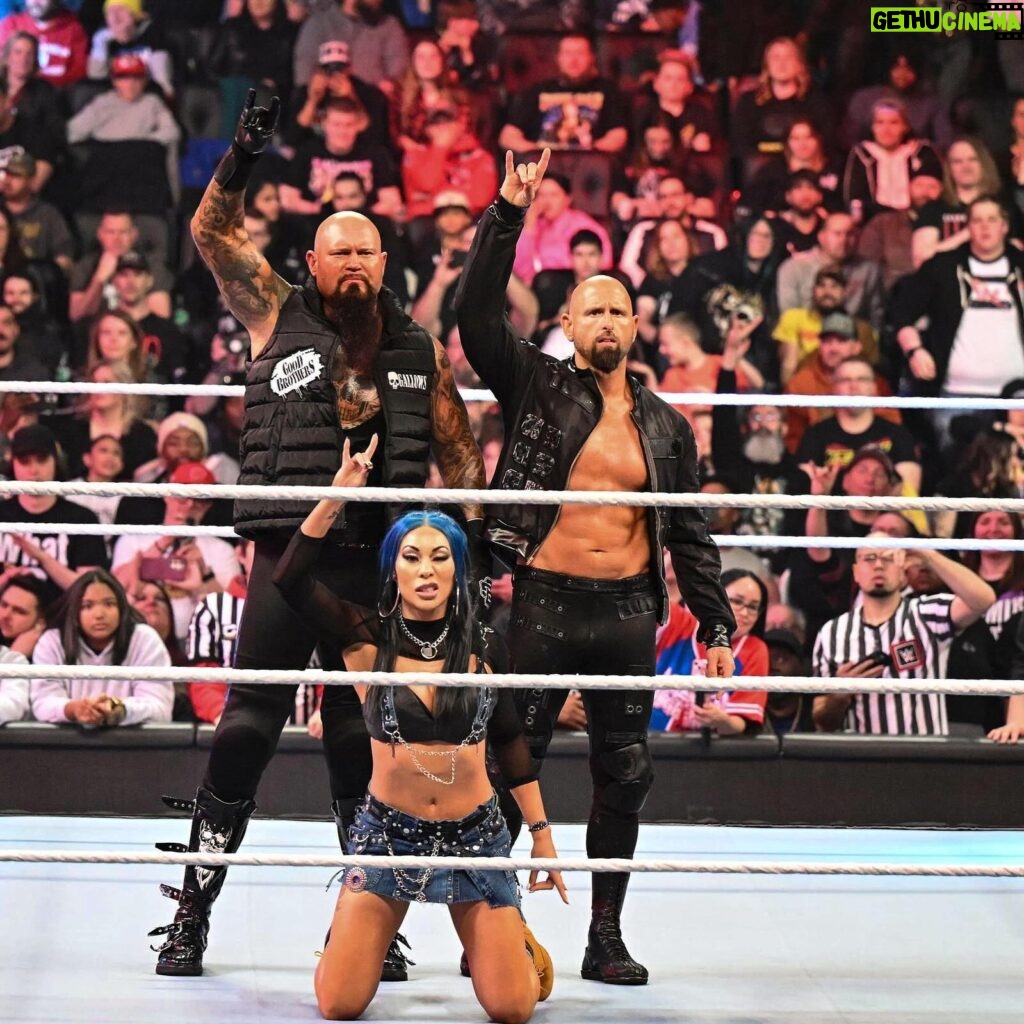 Stephanie Bell Instagram - “Michin doesn’t fit with the OC”. I may not *look* like I fit, but you have no idea how close we all became. My Good Brothers always protecting me. Thank you 🤘🏽 #TooSweet #GoodBrothers #TheOC #WWE