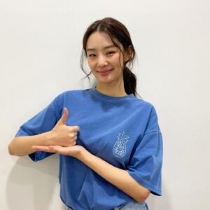 Stephanie Lee Instagram - @keemhongwu 레디 오빠의 지목을 받아  덕분에 챌린지에 동참하게 되었습니다.
코로나19로 많은 희생을 하고 계시는 의료진 분들께 감사 드립니다. 
뜻깊은 일에 동참해주실 
@jin_areum 진아름 언니,
@bobohyunkim 김보현 언니, 
@db_eun  배다은 언니 
#덕분에챌린지 #의료진덕분에