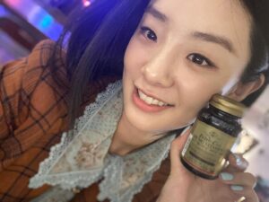 Stephanie Lee Instagram - #고간지2 촬영중 면역력 높이기!
 #솔가 선물 감사해요! 
우리 모두 건강 챙겨요!!
