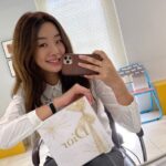Stephanie Lee Instagram - 꺄흥 디올에서 선물이 🎁 Thank you for the gift ❤️ #diorjadore #디올쟈도르 @diorparfums #ad