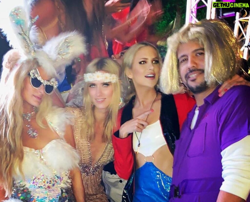 Stephanie Pratt Instagram - Happy Halloween!!! 🎃🍁⭐️🧟‍♂️⚰️👻 I’m so beyond sad I’m not in LA to celebrate the BEST holiday ever! ☠️ having total fomo that I’m missing out!! I mean, what if @nickyhilton isn’t a cat this year for the billionth time?!! Ughhhh I can’t miss that! I need to be there!!! This is the WORST!! While I moan, pls enjoy some Halloween costume throwbacks 😘 lol