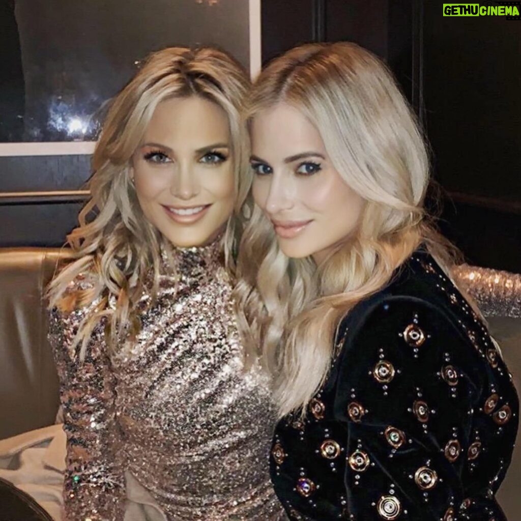 Stephanie Pratt Instagram - Happy birthday to my bestie @halle_hammond!! New friends are great… but the friends you’ve grown up with are not only family but the friends who you laugh the hardest with 🤪🥰❤️ I love you so much 👯‍♀️! #bff #sister #Oliver #Holdon #godmother