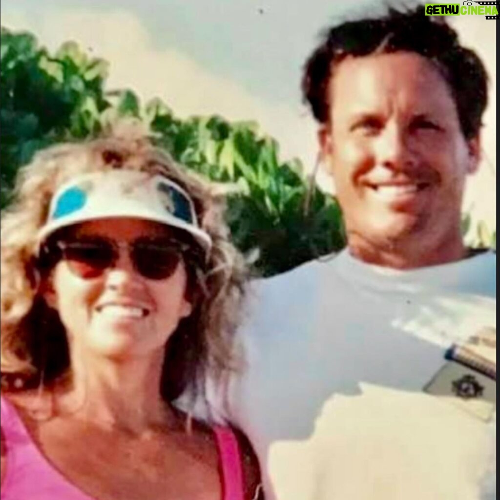 Stephanie Pratt Instagram - Happy 40th Anniversary to my mom & dad! 🥰 you guys were made for each other ❤️ best friends till the end ❤️! I also want to thank all of the 911 heroes & servicemen. My forever condolences to all of the victims. I’m grateful to live in a country where regular people can stand up and make a real difference 🙌🏻 I’m so proud to be an American. God bless our beautiful country 🇺🇸