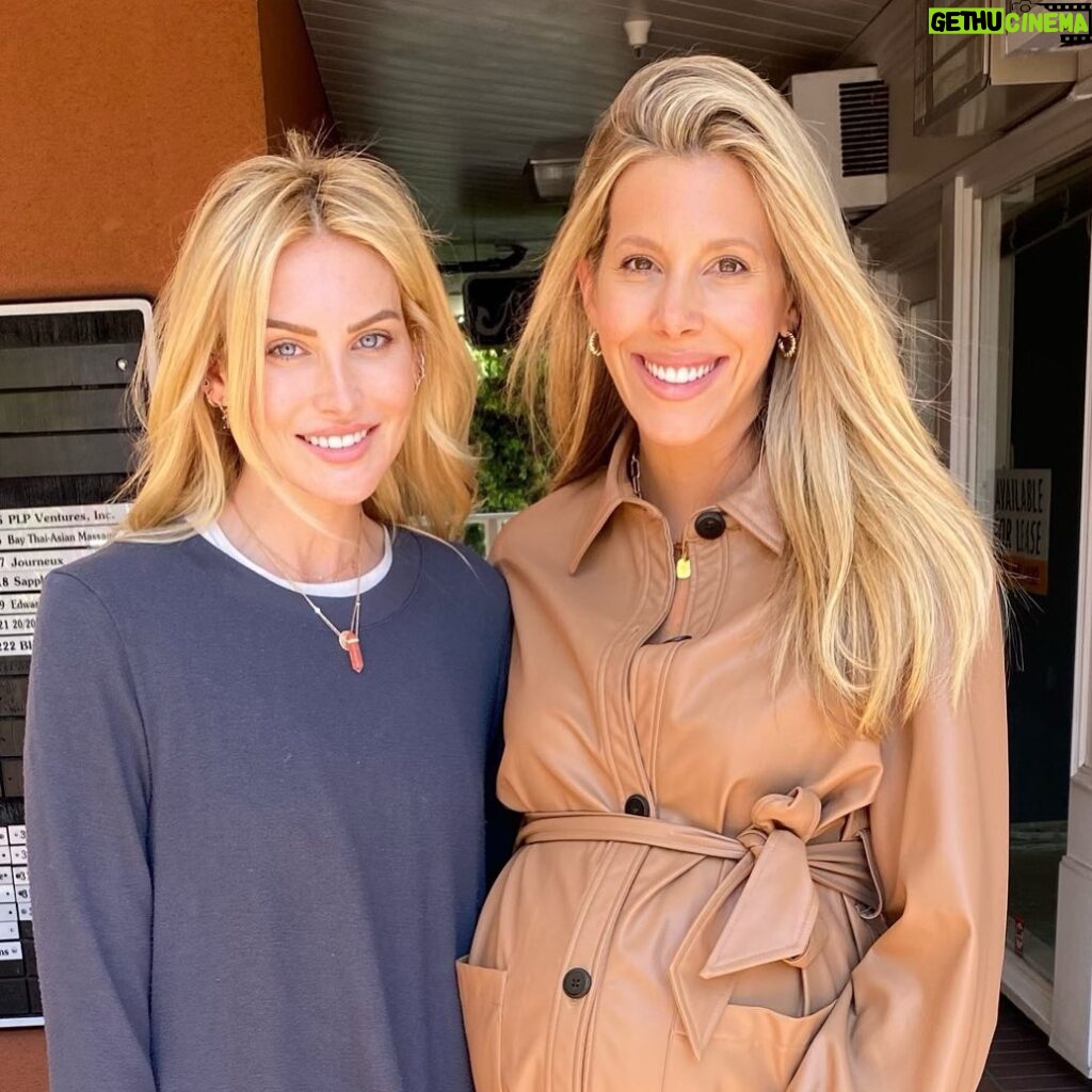 Stephanie Pratt Instagram - With the adorable @ashleywahler in Laguna. See the 4(!!) of you soon!! 🥳💕🎊👶🏼👨‍👩‍👧‍👦❤️#babywyatt💙And how do you pay a toll if there’s no toll booth- I feel like I’m going to get a ticket 🤔