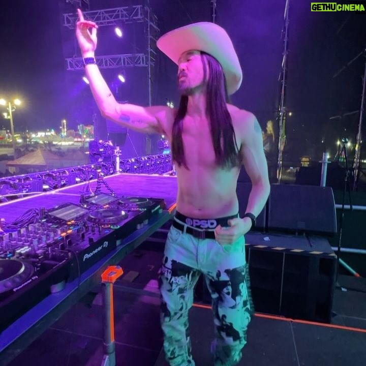 Steve Aoki Instagram - Pure happiness and joy in Hermosillo!! I fuuuuuucking loooooooooooove Mexico so much. I love u so much!! My mexican fans bring me so much happiness!!!! Fuckng loooove u! 🇲🇽❤🇲🇽❤🇲🇽❤🇲🇽❤🇲🇽❤ I dropped two brand new IDs in this carousel. Coming out 🔜