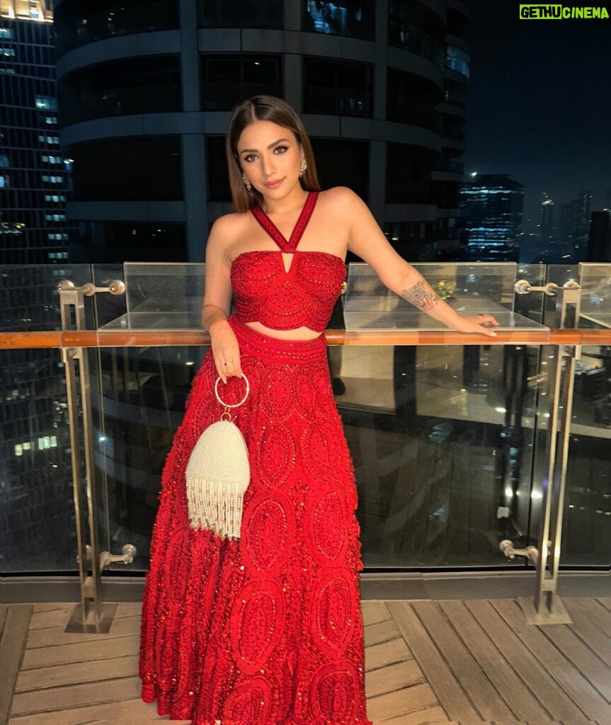 Sukriti Kakar Instagram - A moment in red ❤️ Outfit : @essrubypunitadua Jewels: @amrapalijewels Bag : @aclutchstory Styling : @aashnarekhi @chandnikhanna