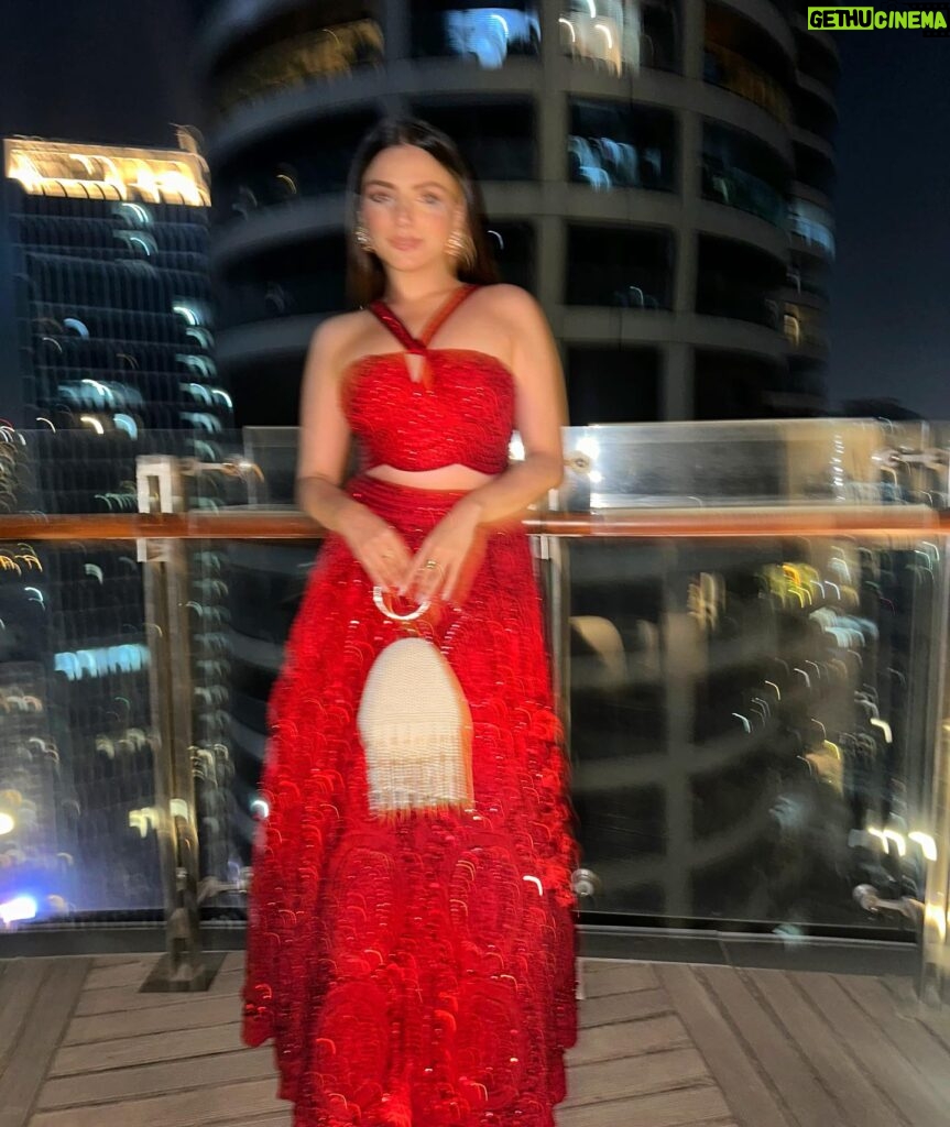 Sukriti Kakar Instagram - A moment in red ❤️ Outfit : @essrubypunitadua Jewels: @amrapalijewels Bag : @aclutchstory Styling : @aashnarekhi @chandnikhanna