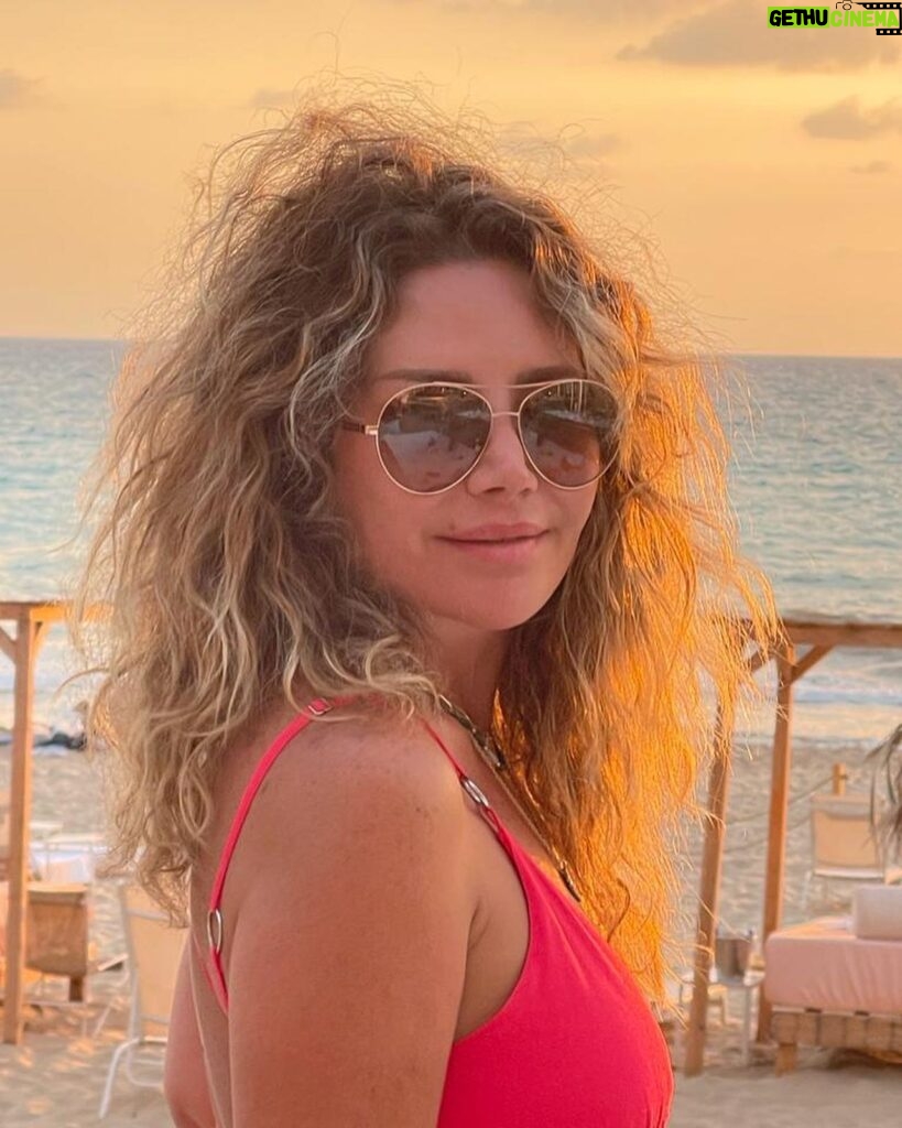 Sulafa Memar Instagram - Summer vibes 💗 #sulafamemar #sulafa_memar #summer #summervibes #sunset #explore #سلافة_معمار #اكسبلور