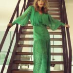 Sulafa Memar Instagram - تحتفلين باليوبيل الفضي على دخولك التمثيل، وما هو شعورك وكيف تنظرين الى ما مرّ؟ #أمين_حمادة هل تصدق أني لم انتبه للأمر إلّا الأن. بشكل عام، أنا فرحة حقاً بوصولي الى هنا، وفخورة برصيدي وعملي الذي أديته، لا سيما أنه كان مدروساً جيداً. عندما اتذكر الماضي، اقول ربما كانت الظروف صعبة، ولكن ما يعني لي أني لم أحقق أي شيء بسهولة، لم أحصد اي نتيجة إلّا بعد تعب كبير، لم أصل إلى هنا إلّا بتبنٍ لكل خطوة في مشروعي، وتركيز وإيمان ببالغ الشدة في عملي. صعدت السلم درجة درجة من دون أي قفزات. هذه الأمور تجعلني فخورة لأني استطعت أن أحقق ما حققته بالطريقة التي حققته بها. #سلافة_معمار 🌻 Magazine @lahamag Photography @sharbelboumansour Interview @aminhmadeh Stylist @jonymatta Makeup @coletteiskandar Hairdresser @michelzeytoun Photoshoot Producer @mishelzreik Outfits @maison_makarem & @jeanscouturelebanon