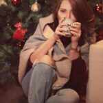 Sulafa Memar Instagram - ميلاد مجيد وكل سنة وانتو سالمين بتمنى يكون اللي جاية أحلى ♥️🎄 #سلافة_معمار . . by @everythingbutphotography @alieye_official 🤍
