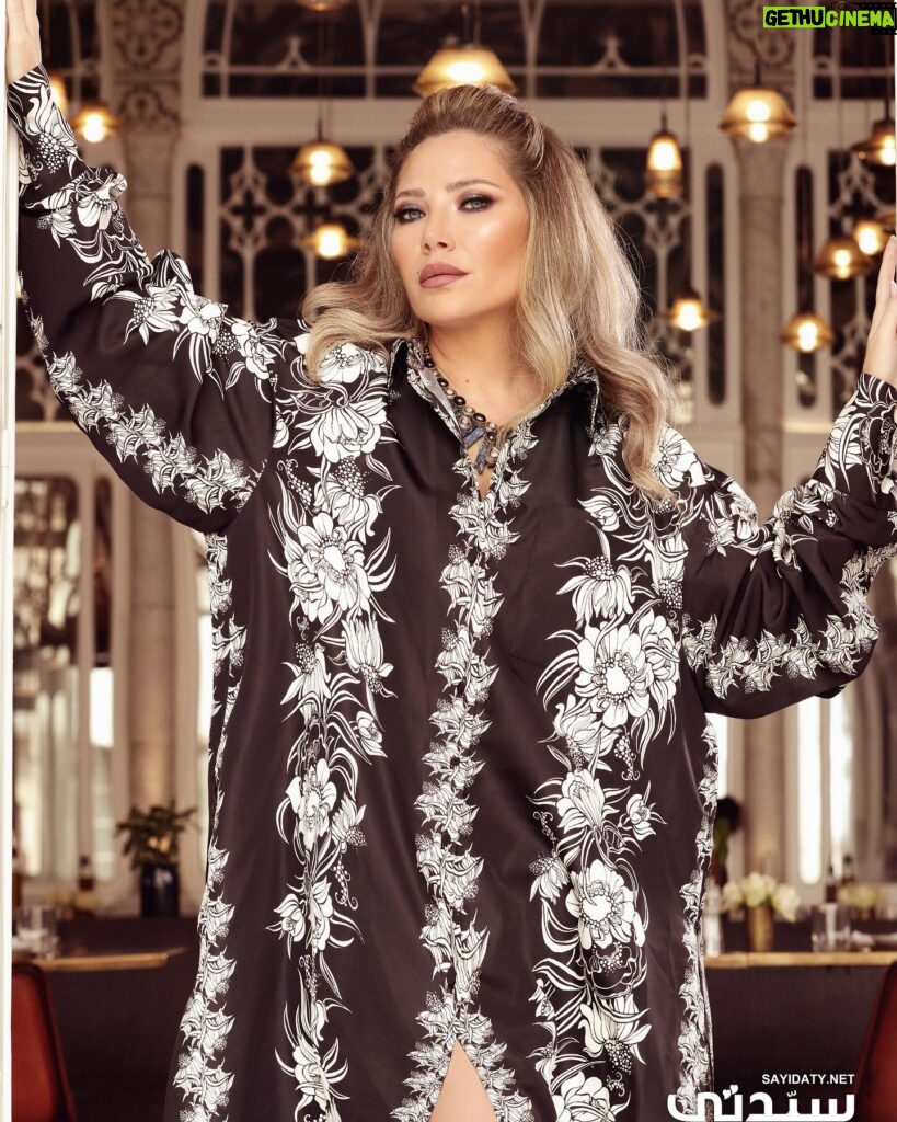 Sulafa Memar Instagram - 💜💜 #ramadan issue @sayidatynet . . . Photography: @sharbelboumansour Stylist: @jonymatta Makeup: @coletteiskandar Hair: @michelzeytoun . Dress: @maisonvalentino Jewelery: @lateliernawbar . . #sulafamemar #ramadan #ramadankareem . #سلافة_معمار #رمضان #رمضان_كريم