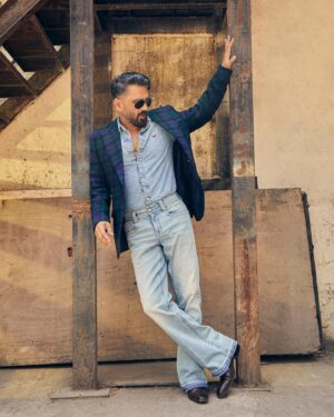 Suniel Shetty Instagram - Food water denims …essentials of life 💙