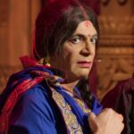 Sunil Grover Instagram - Kamlesh ki biwi finally mil gayi guys! 🤩 Swagat nahi karoge unka? 🤪 @kapilsharma @whosunilgrover @krushna30 @kikusharda @archanapuransingh @rajivthakur007 @team.kapilsharma #TheGreatIndianKapilShow #StreamingNow #TheGreatIndianKapilShowOnNetflix