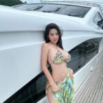Sunshine Guimary Instagram - Turn off your phone at samahan moko mag 🏊‍♀️