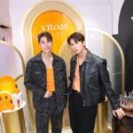 Suppasit Jongcheveevat Instagram - เป็นอีกวันที่สนุกมากเลยครับทุกคน🥰 ที่ได้มาเจอกันในงาน #MEWTULvitoasVARONxBEAUTRIUM 🧡🖤 หวังว่าทุกคนจะได้ Tips Skincare ดีๆ เอาไปบำรุงให้ผิวหน้าชุ่มชื้นกันนะครับ ผมขอแนะนำเป็น VARON Men’s Intensive in One Serum กลิ่น Classic เลยครับ ตัวนี้ใช้ง่าย ตัวเดียวจบ บำรุงครบเลย ทำให้ผิวดูชุ่มชื้น ตัวช่วยให้ผิวไม่แก่ไวครับ :) สำหรับสาวๆ ก็ไปลอง vitoas Triple Serum ได้นะคร้าบ เขามีส่วนผสมหลัก 3 อย่าง ทั้ง Hyaluronic, Collagen, Ceramide ที่มาช่วยให้ผิวอิ่มฟู แน่นกระชับ กระจ่างใส ด้วยครับสินค้าจาก vitoas Varon มีวางจำหน่ายแล้วที่ Beautrium Siam Square Soi 7 และในช่องทางออนไลน์ต่างๆ ครับ ไปติดตามต่อได้เลยครับทุกคน แล้วไว้มาพบกันอีกนะครับ #vitoasVARON #MEWTULvitoasVARONxBEAUTRIUM
