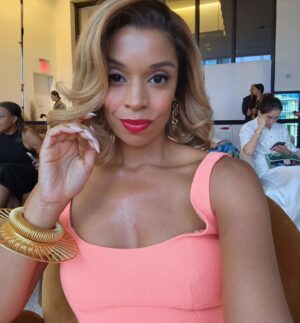 Susan Kelechi Watson Instagram - Sergio Hudson x NYFW
Its like candayyy 🍭🎵

@sergiohudson 
@kyssheart 
@gpcbeauty 
@dedeayitedesign 
@shopkhoi 
@prada
@maribymarsai