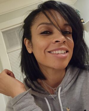 Susan Kelechi Watson Instagram - Happy Friday y’all 🙌🏽 let’s get into it…and by “it”, I mean sweatpants 🤘🏽😜 #tgif